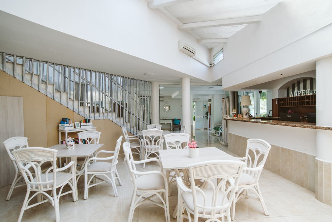 Lobby Alper Apartments