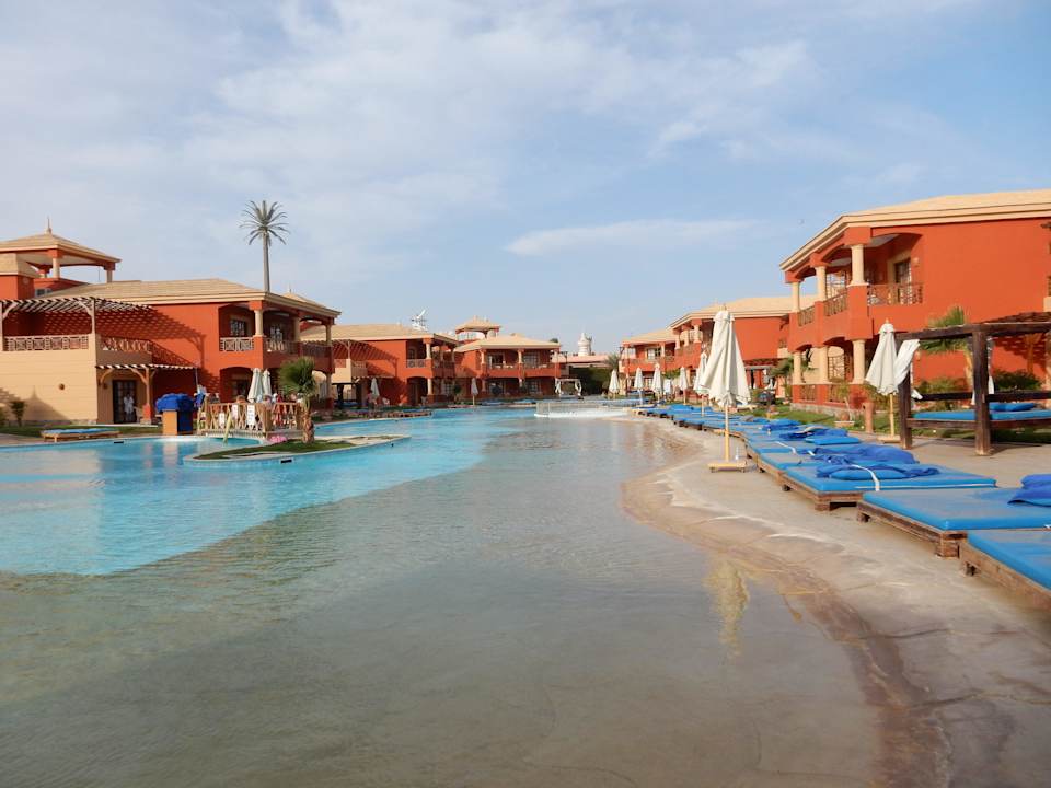 Бассейн с подогревом Pickalbatros Alf Leila Wa Leila Resort - Neverland Hurghada