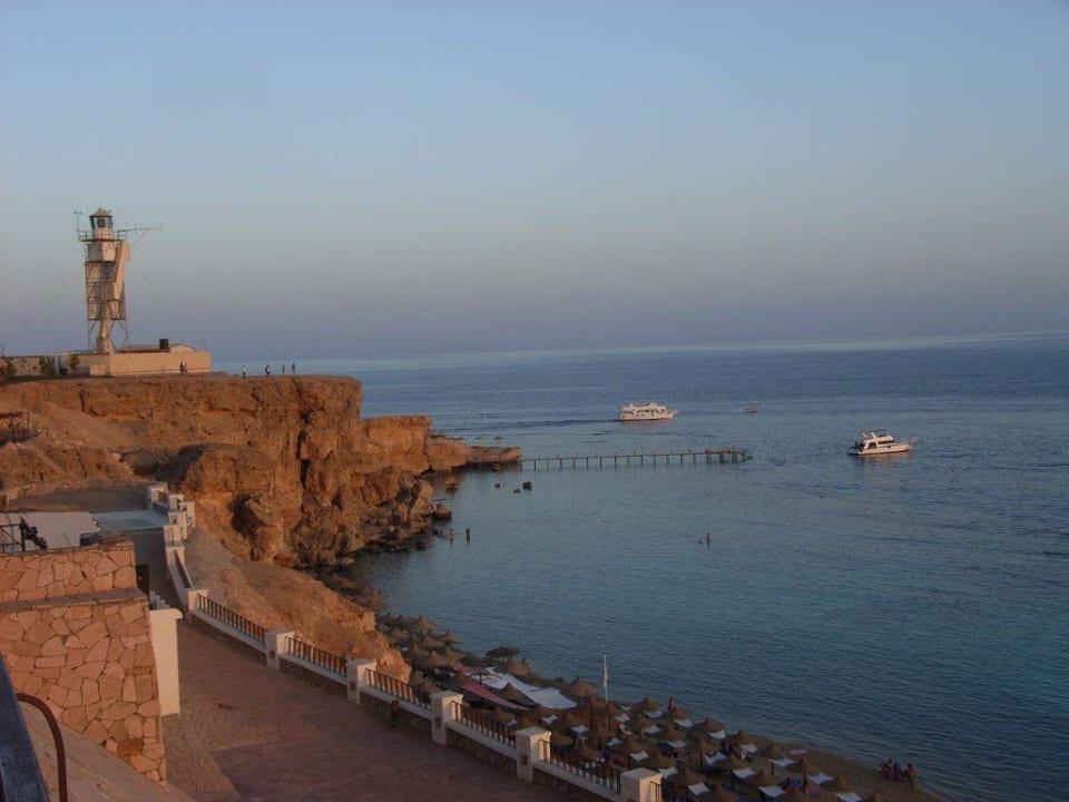 Blick auf den Leuchturm( Fanara) JAZ Fanara Resort
