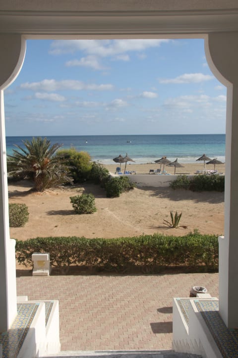 Der Blick vom Hotel auf den Strand Calimera Yati Beach