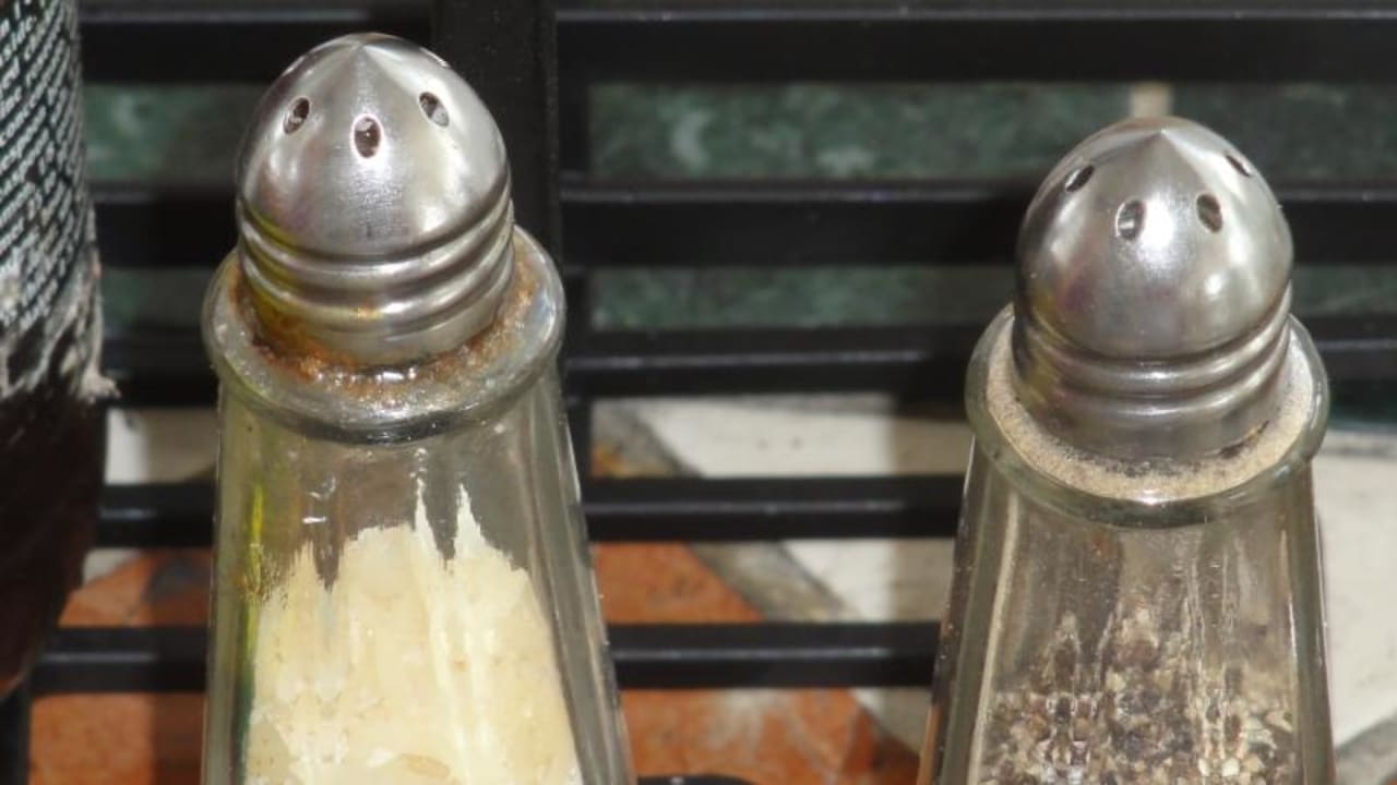 Schmutzige Salz- & Pfefferstreuer Sandals Royal Bahamian