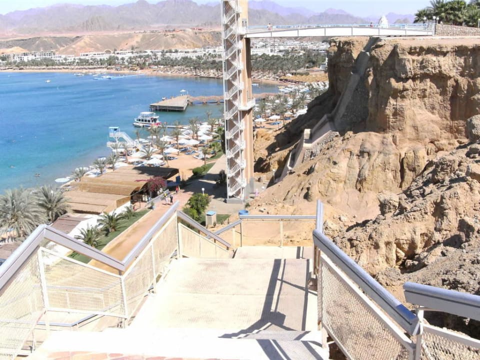 Zum Strand Albatros Sharm Resort