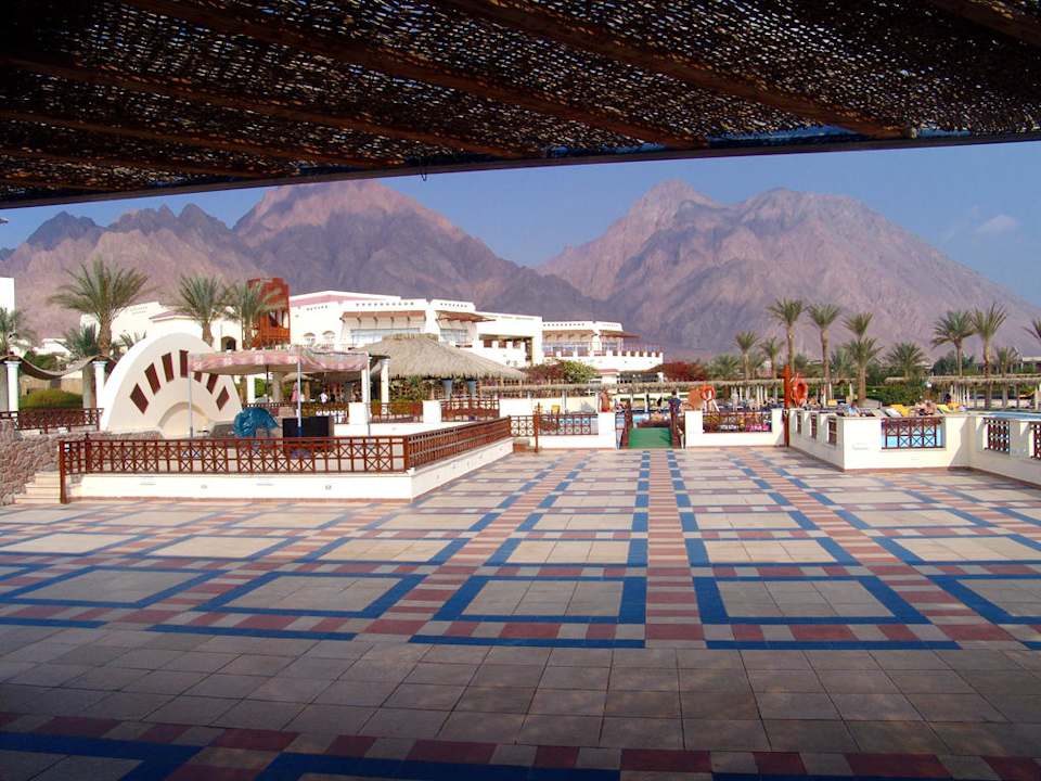 um den Pool Aquis Taba Paradise Resort