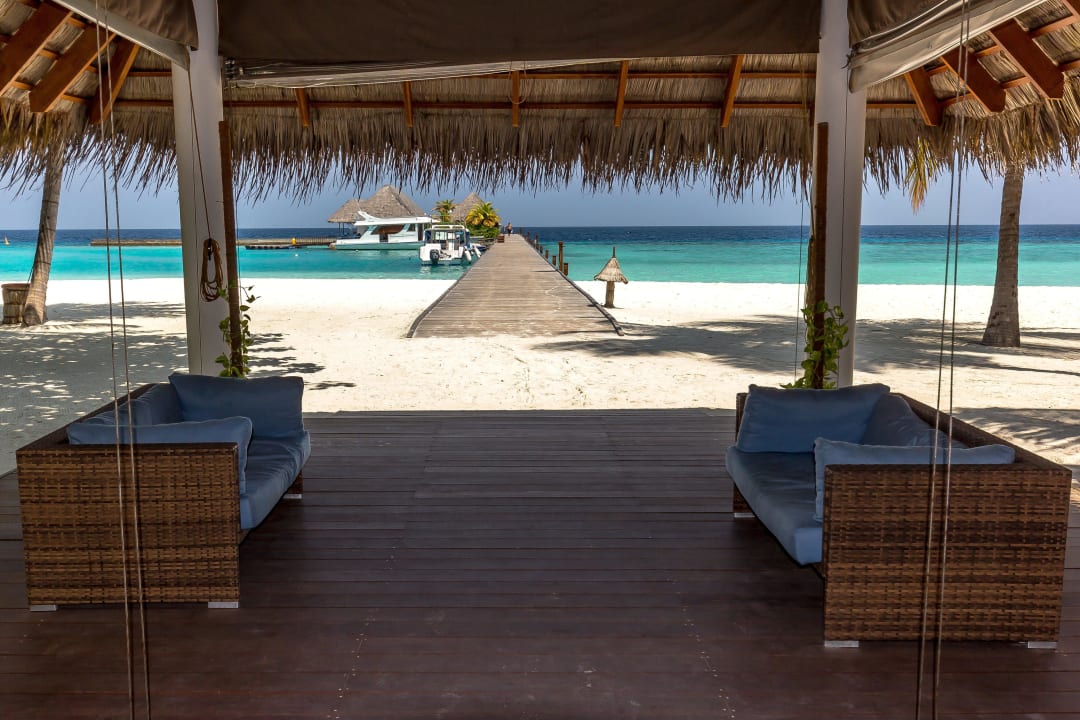 Blick auf den Jetty Veligandu Maldives Resort Island
