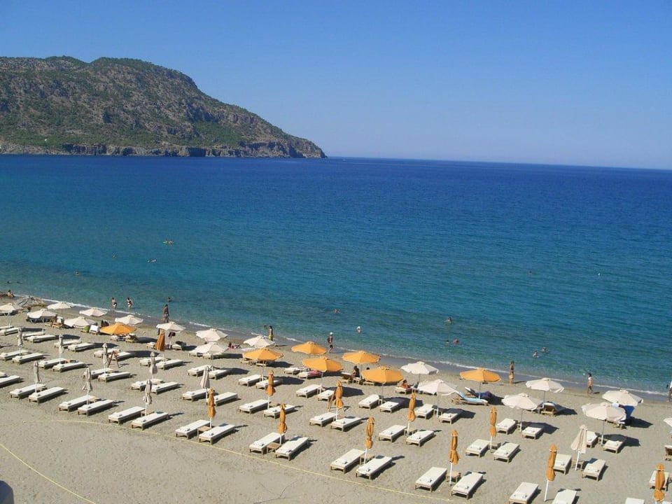 Strand vor dem Hotel Hotel Konstantinos Palace