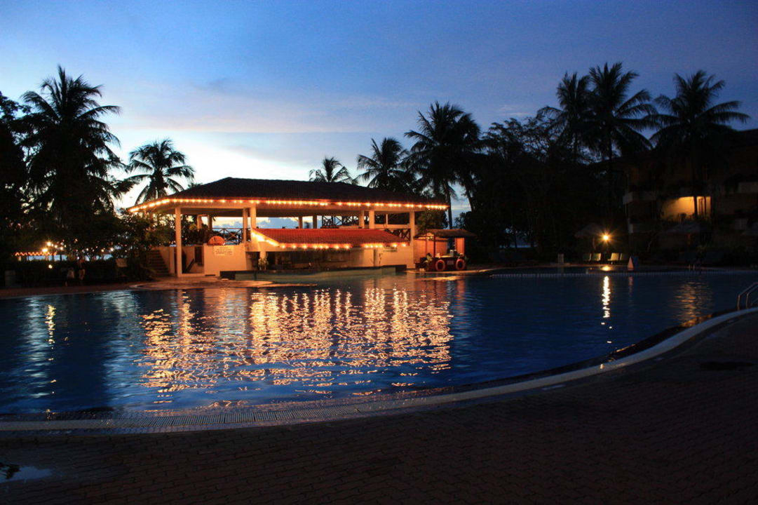 Pool Am Abend Holiday Villa Beach Resort And Spa Langkawi Kedah Porto