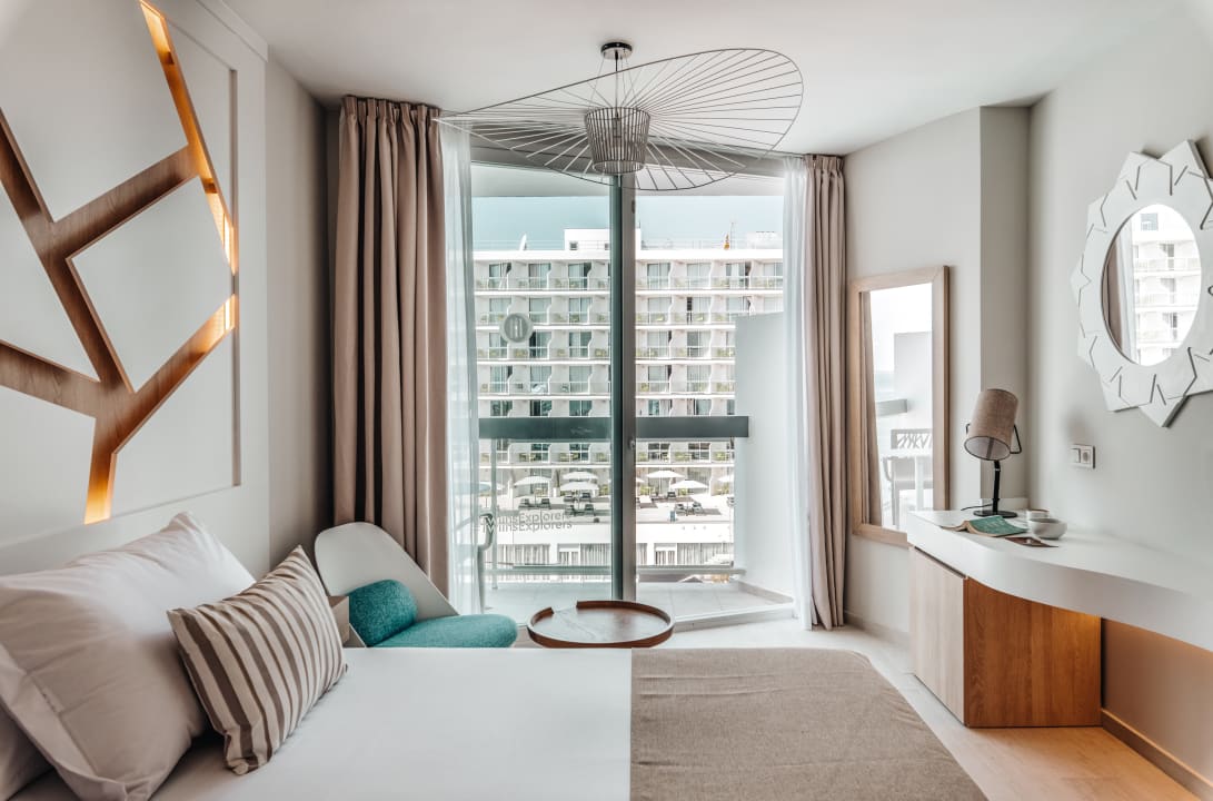 Zimmer The Ibiza Twiins