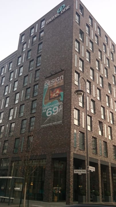 Außenansicht von der Hauptstraße Motel One Berlin-Spittelmarkt