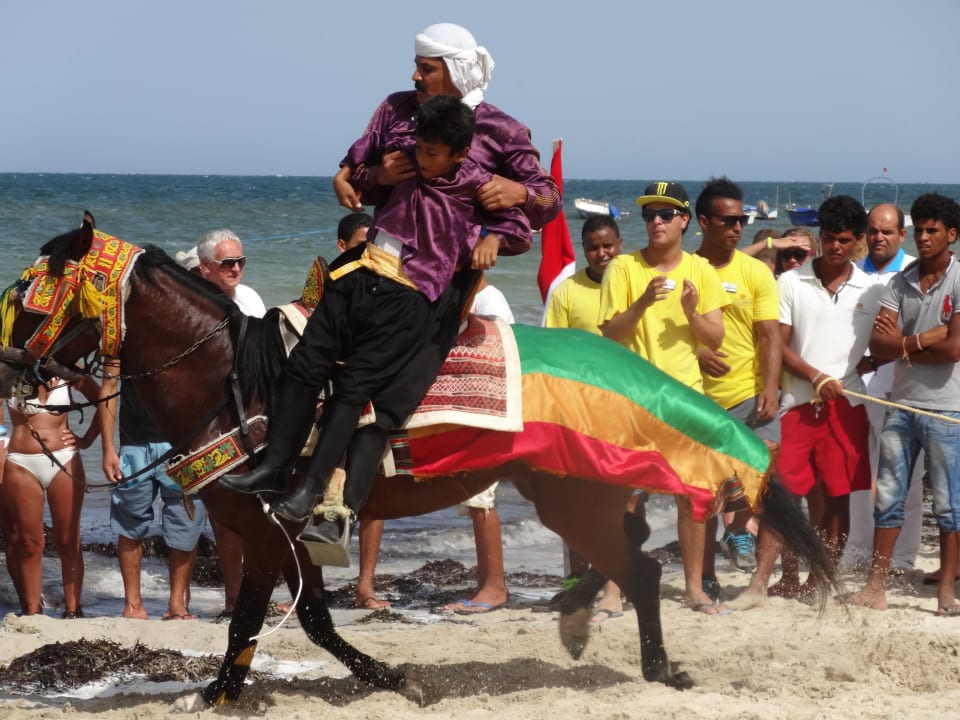 Tunesischer Nationalfeiertag mir Vorführung am Strand Lella Meriam Hotel & Club
