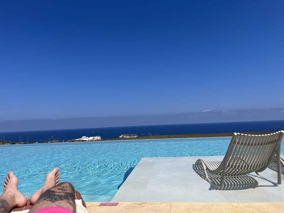 Pool The Royal Senses Resort, Curio Collection by Hilton