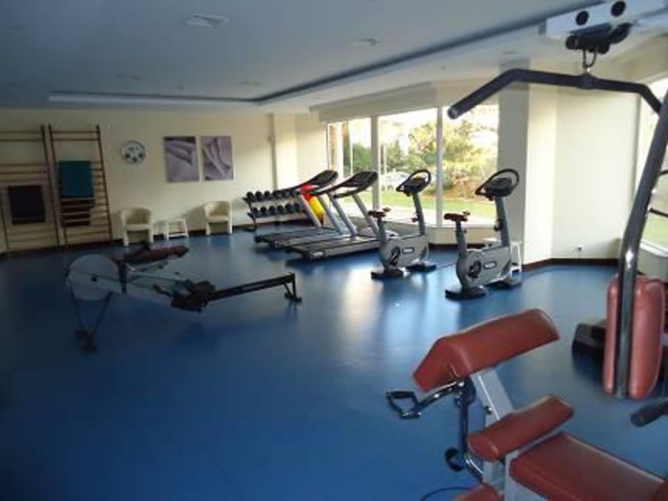 Das GYM:::Bestenfalls Rehaqualität PortoBay Falésia