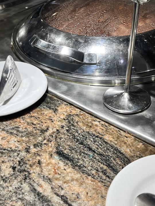 Gastro Le Peninsula Bay Beach Resort & Spa