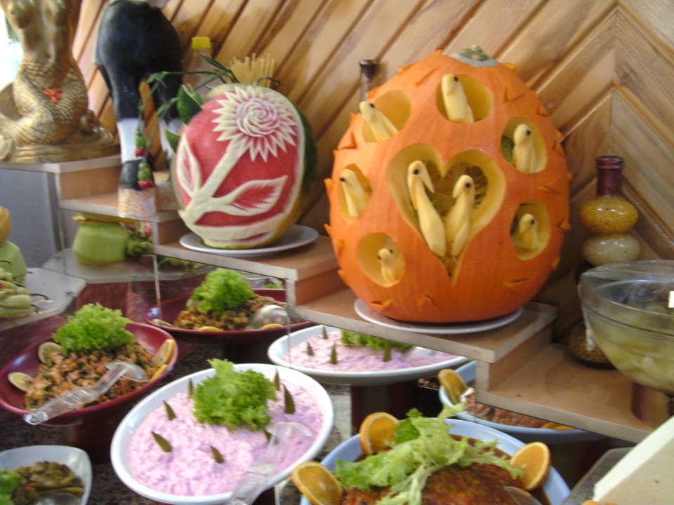 Teil des Salatbüffets Sayanora Hotel