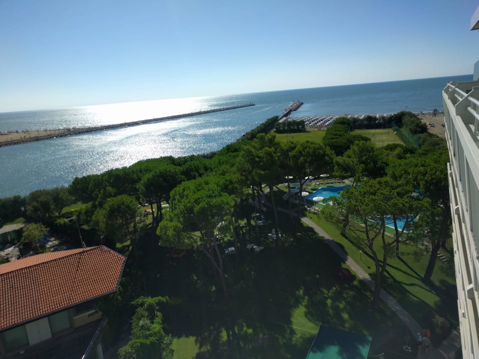Blick auf den gesamten Hotelgarten und Strand Hotel San Giorgio