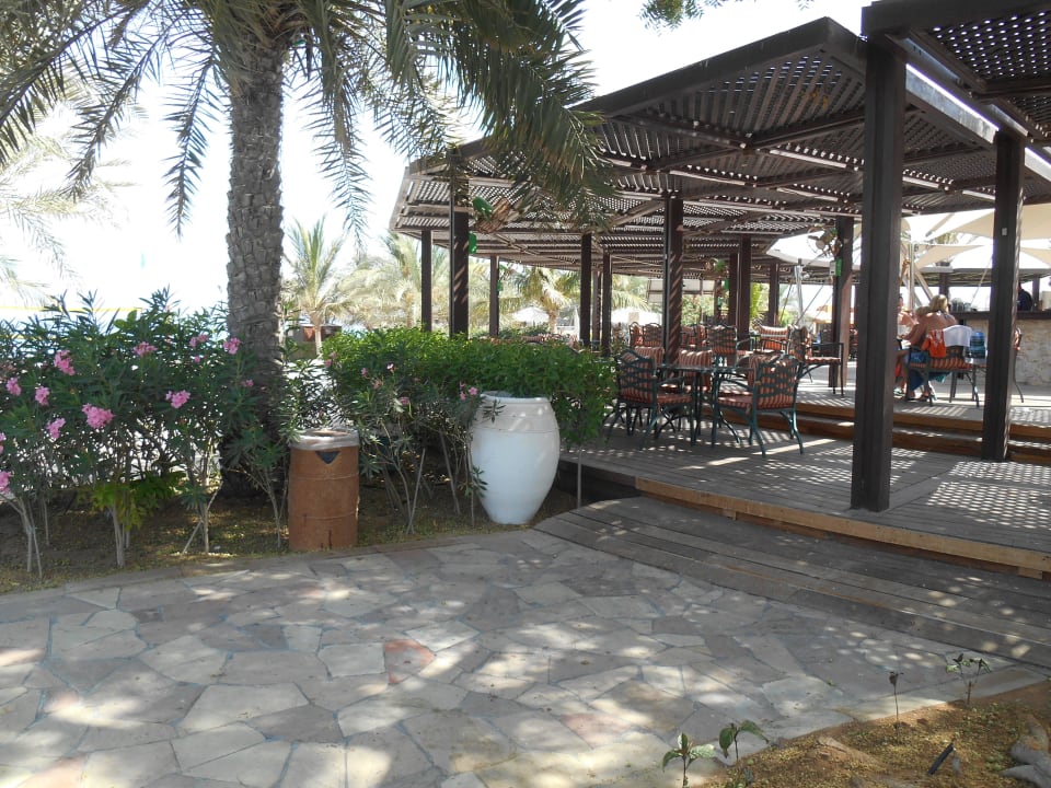 Beachbar Hotel Le Meridien Al Aqah Beach Resort