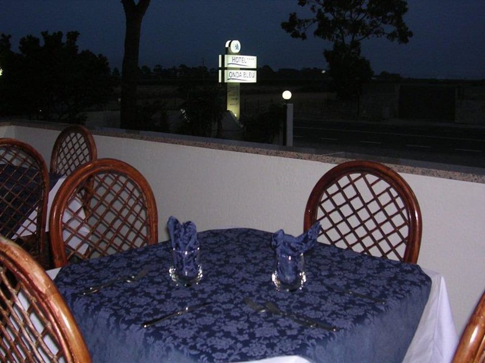 Cena sulla veranda al tramonto... Hotel Onda Bleu