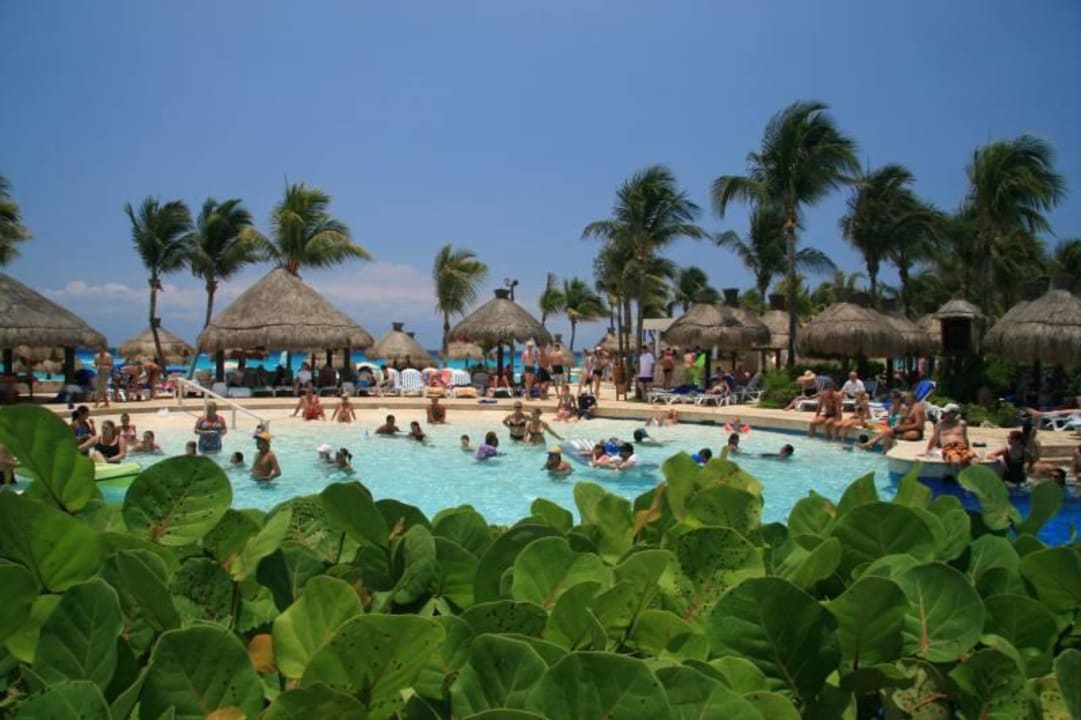 Wünderschöne Poollandschaft Iberostar Waves Tucan