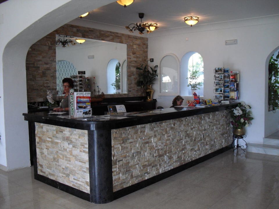 Die Rezeption Grupotel Rocador