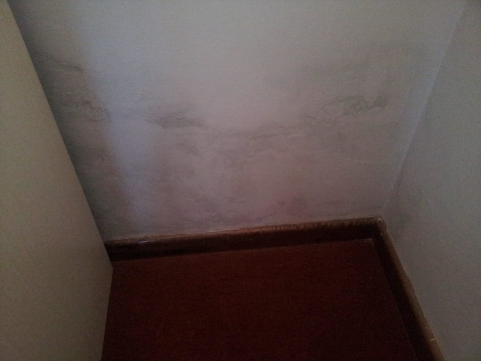 Wand mit Wasserflecken  Hotel Parco Della Fonte