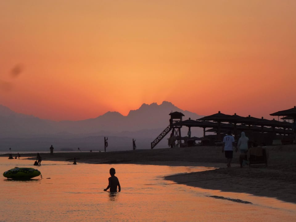 Sonnenuntergang ROBINSON SOMA BAY