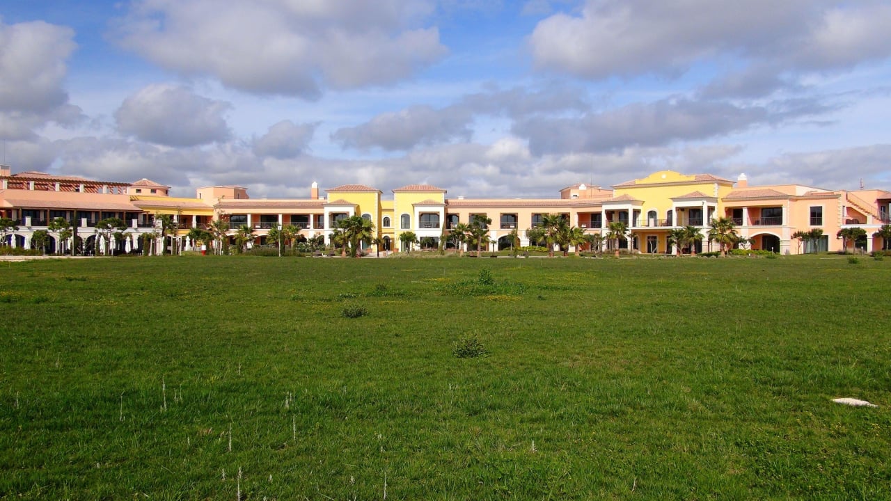 Hotel Cascade vom Garten aus Cascade Wellness Resort