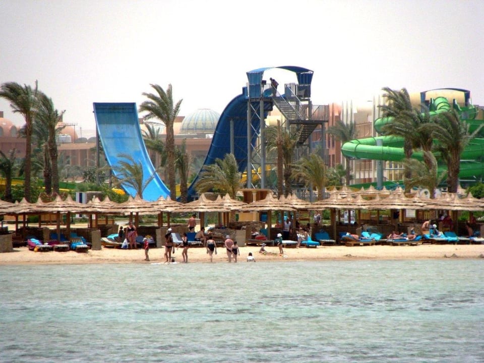 Pohľad od mora Titanic Beach Spa & Aqua Park