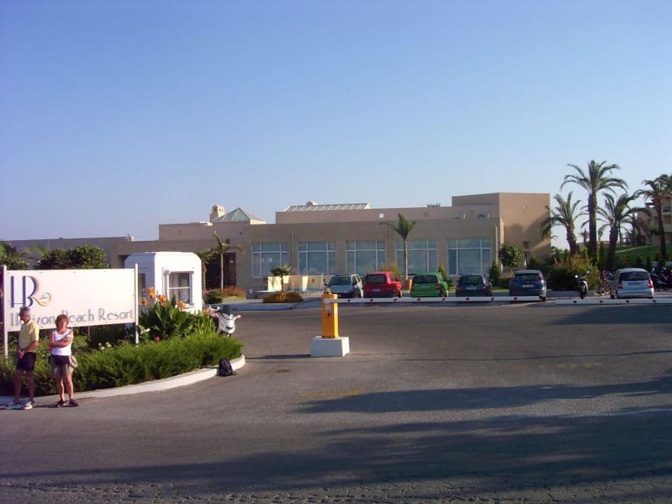 Eingang zum Urlaubsparadies Hotel Horizon Beach Resort