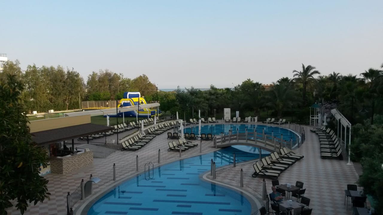 Blick von der Terrasse der Lobby Belek Beach Resort Hotel