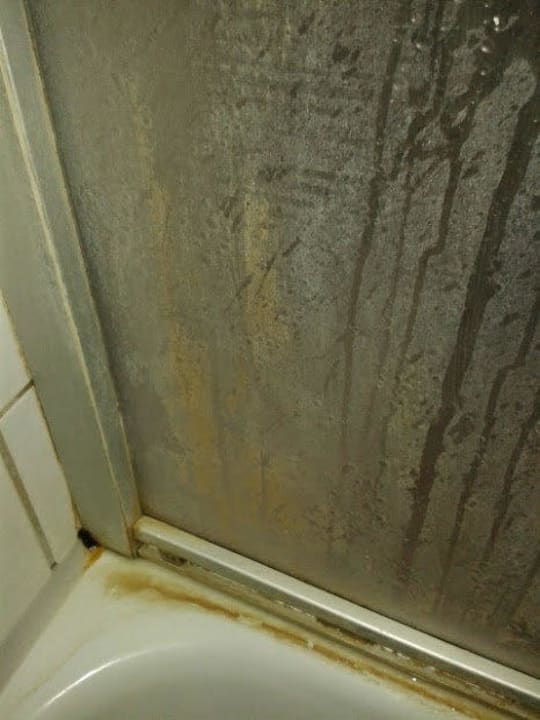 Duschkabine - unsauber, unhygienisch und eklig! Gasthof Naturfreundehaus Am Hahnenschnabel