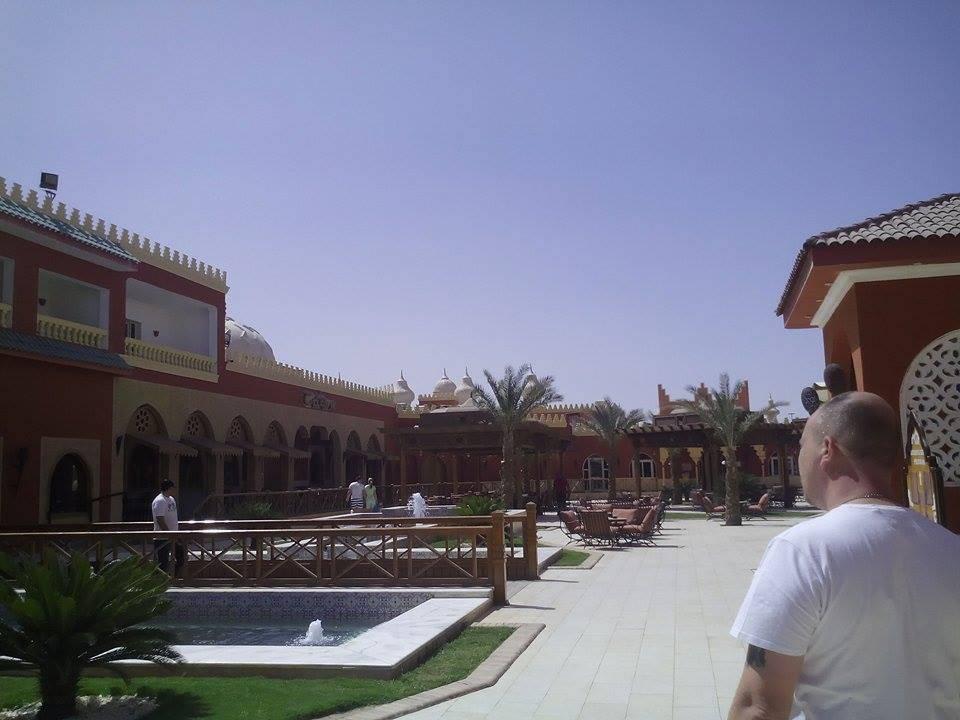 Passage vor den Restaurants Pickalbatros Alf Leila Wa Leila Resort - Neverland Hurghada
