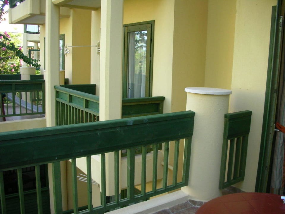 Blick von unserem Balkon auf den Balkon der Kinder Oz Hotels Incekum Beach