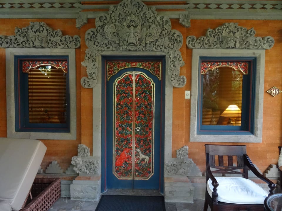 Bungalow von außen Puri Santrian