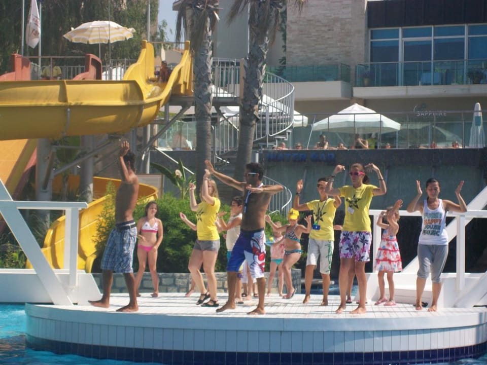 Animation am Pool Sealife Buket Resort & Beach