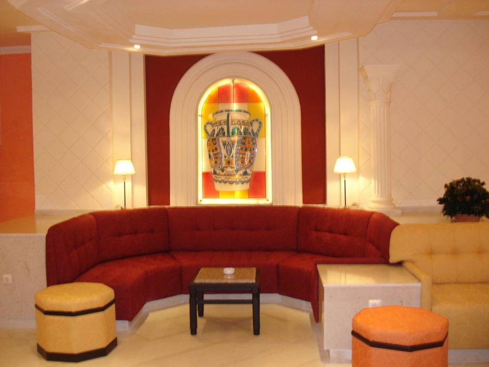 Sitzgruppen mit Raucherzone Royal Lido Resort & Spa