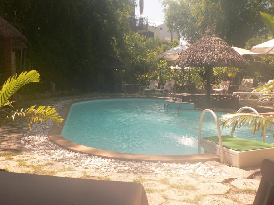 Hotelpool und Frühstück Hotel Long Life / Thanh Xuan Hotel