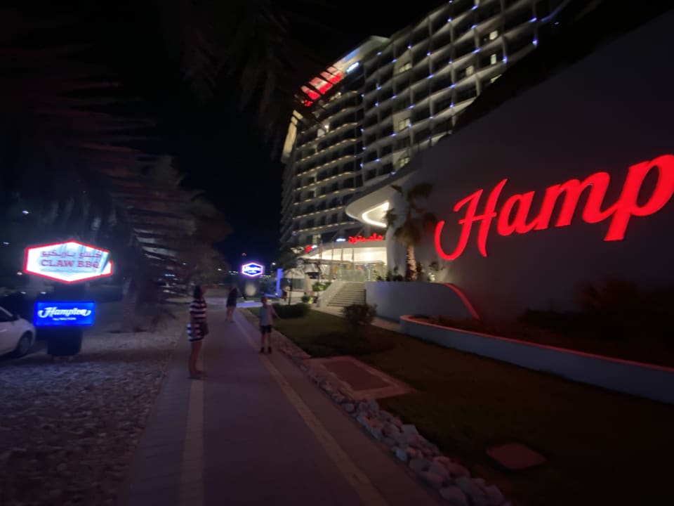 Außenansicht Hampton by Hilton Marjan Island