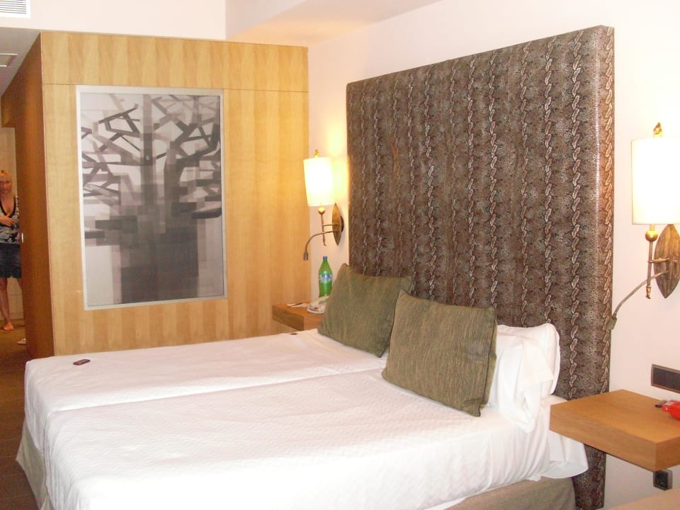 Bett Lopesan Baobab Resort