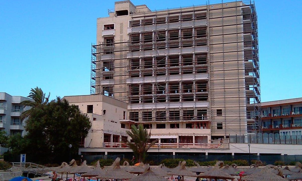 Bauruine 100m vom Hotel entfernt Hotel Serrano Palace