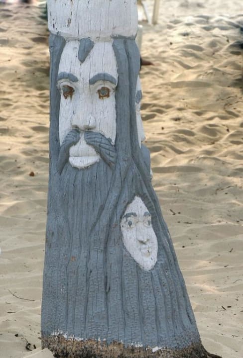 Geschnitzter Palmenstumpf Hotel Grand Pineapple Beach Negril