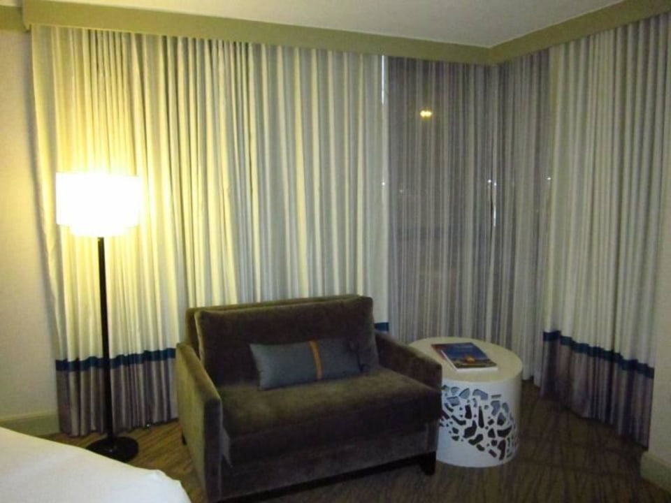 Sofa DoubleTree by Hilton Hotel Miami Airport & Convention Center