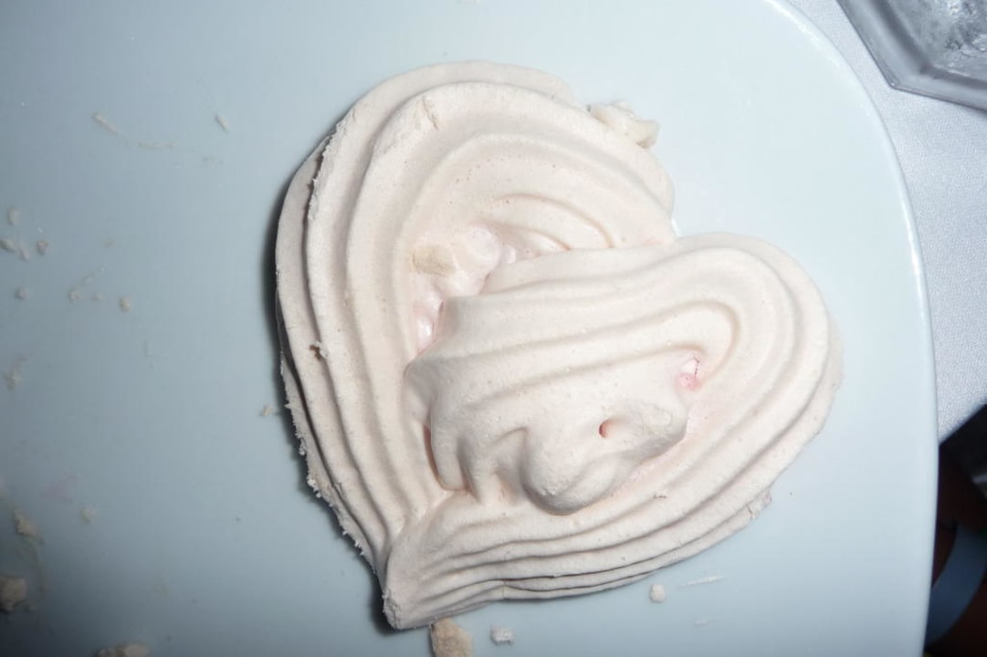 Süsse Überaschung am Tisch Saturn Palace Resort Hotel