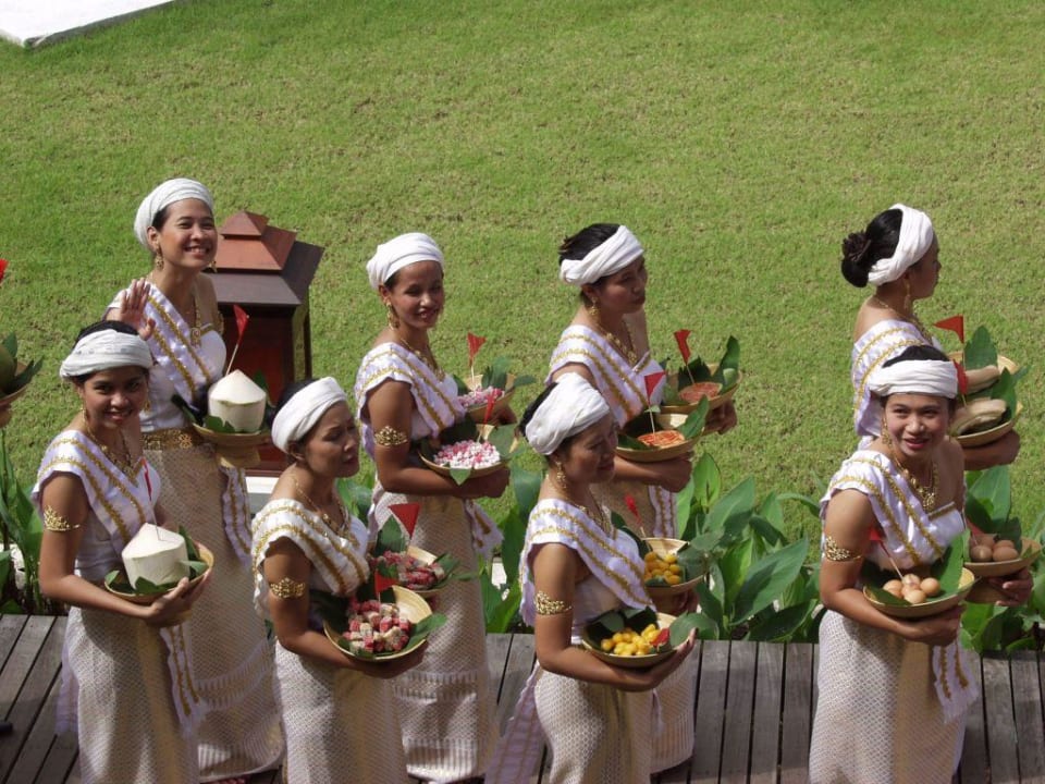 Hochzeitsprozession im Emerald-Cove-Resort Dinso Resort & Villas Ko Chang, Vignette Collection by IHG