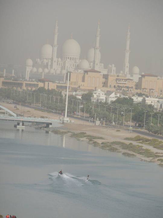 Blick vom Zimmer zur Moschee Hotel Novotel Abu Dhabi Gate