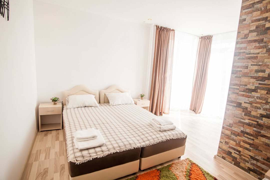 номер с двуспальной кроватью Rooms and apartments Milana