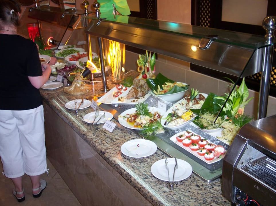 Buffet Miramar Al Aqah Beach Resort