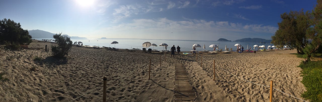 Strand Domes Aulūs Zante, Autograph Collection