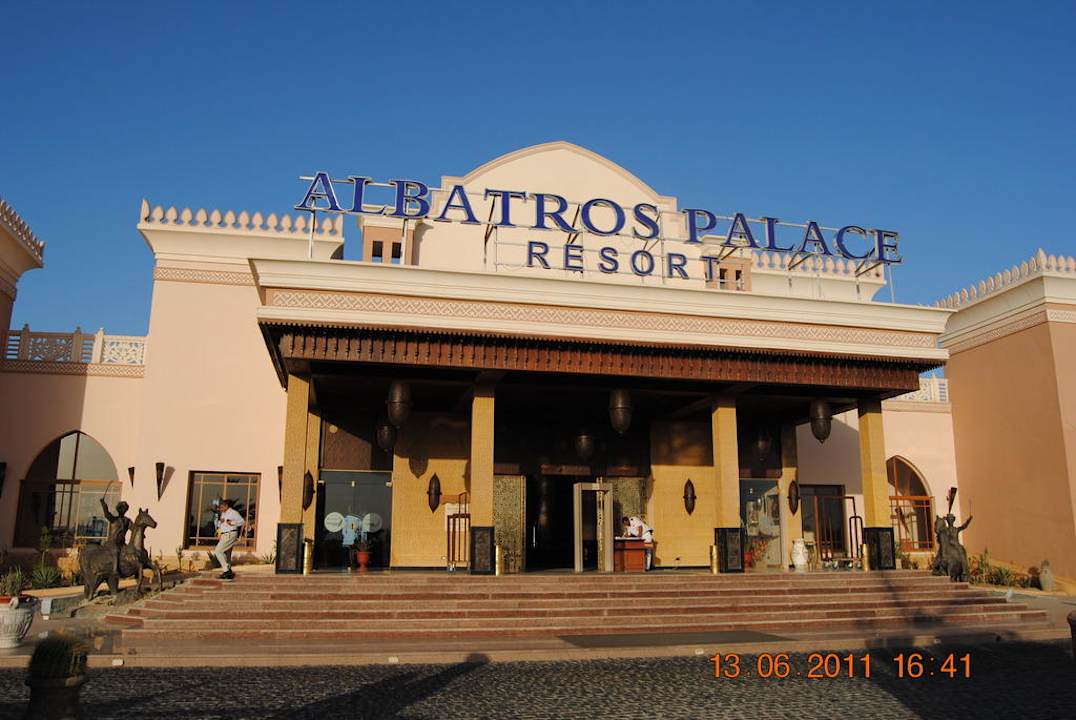 Vchod do hotela Pickalbatros Palace Resort