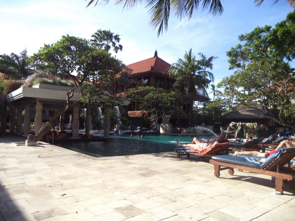 Hauptpool Puri Santrian