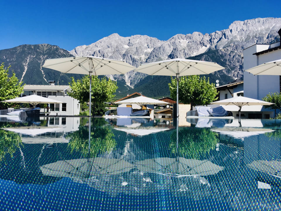 Pool Alpenresort Schwarz