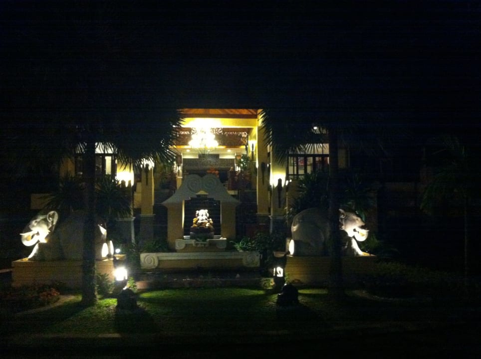  Eingang The Fair House Beach Resort